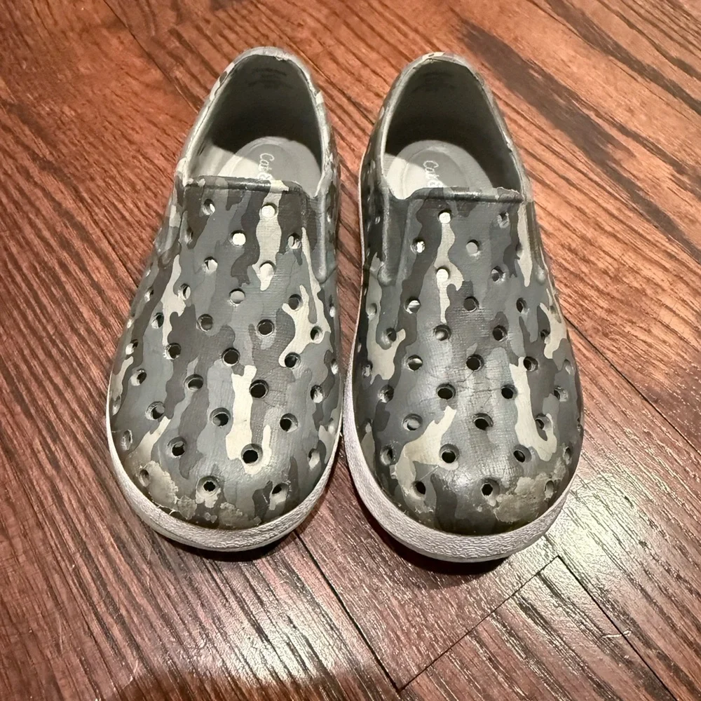 Cat & Jack Gray/Green Camouflage Toddler Slip-On Water Shoes - Size 6